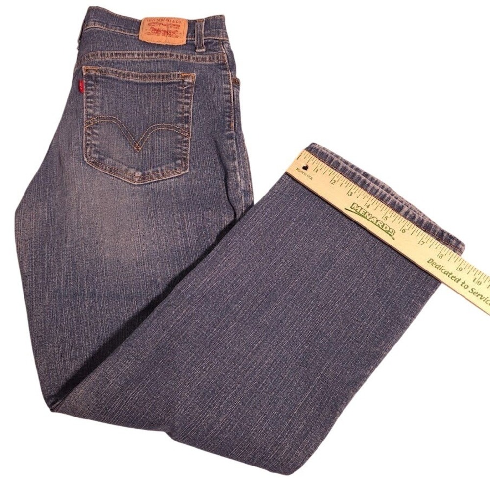 Levis Jeans Womens 16S short blue Denim straight leg Mid Rise classic. 630